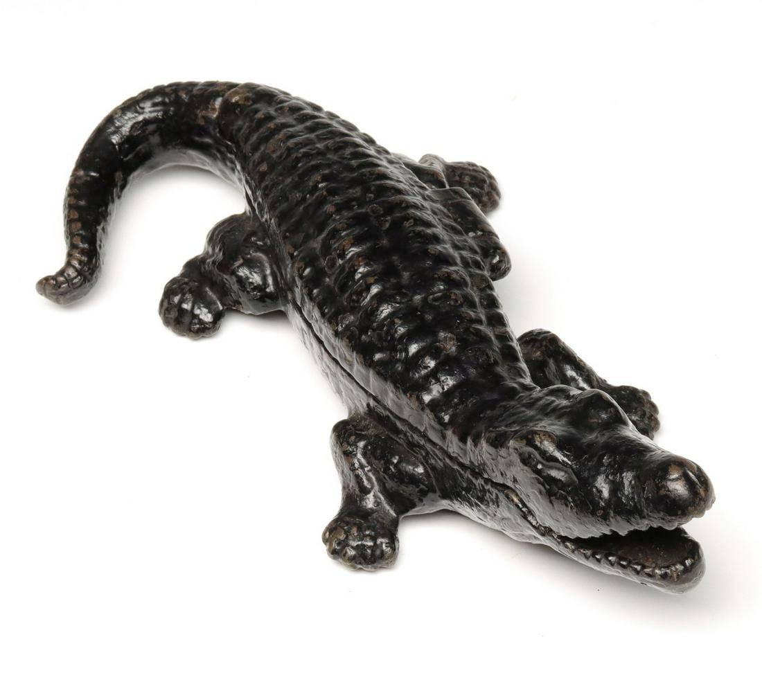 IRON ALLIGATOR CIGARETTE AND MATCH SAFE C. 1900 (1 of 10)