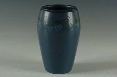 A DECORATED MARBLEHEAD ART POTTERY VASE: Incised MP mark to bottom, measures 5.5 x 4 inches.