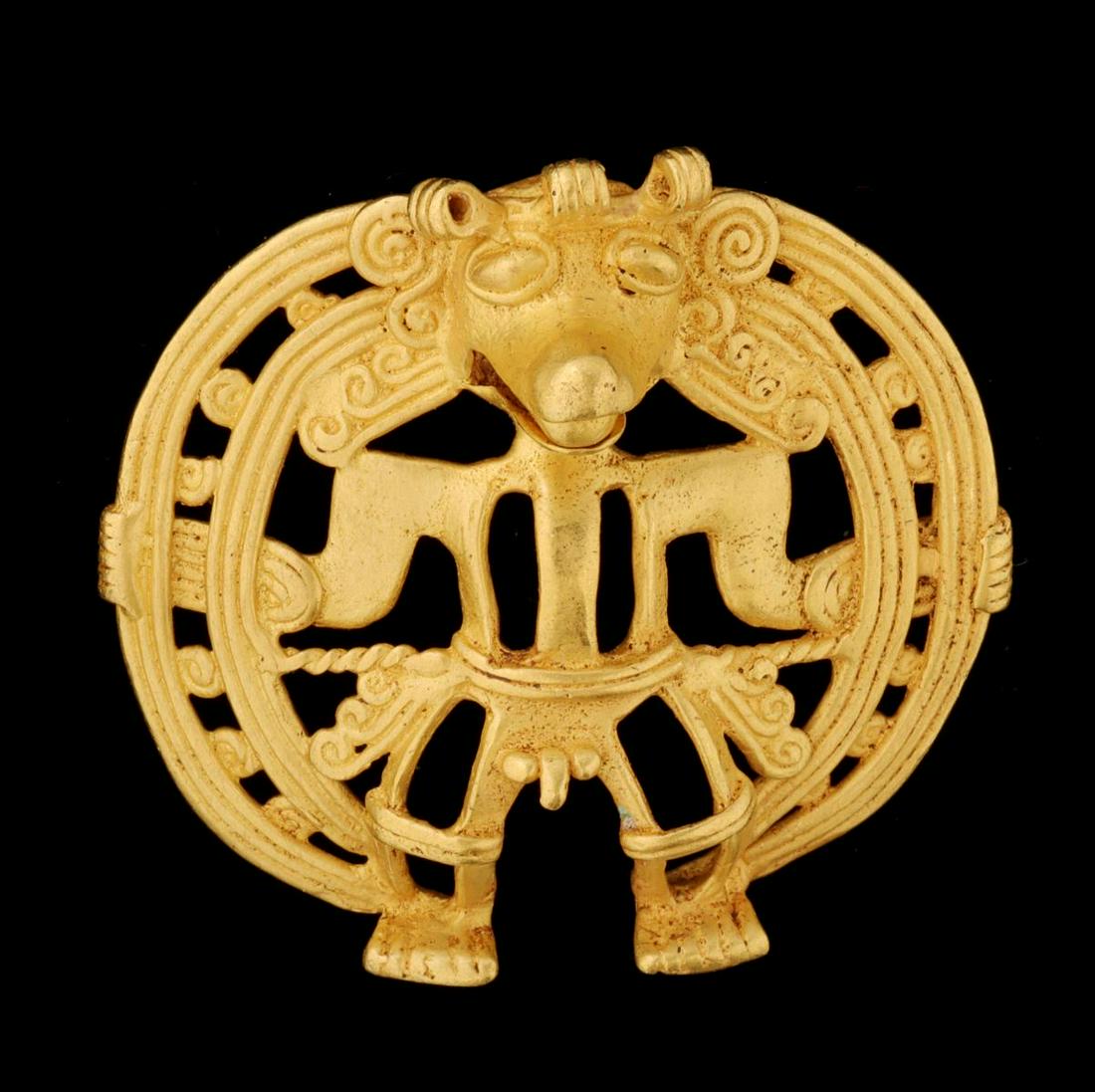 A PRE-COLUMBIAN DIQUIS STYLE 14K GOLD SHAMAN PENDANT (1 of 14)