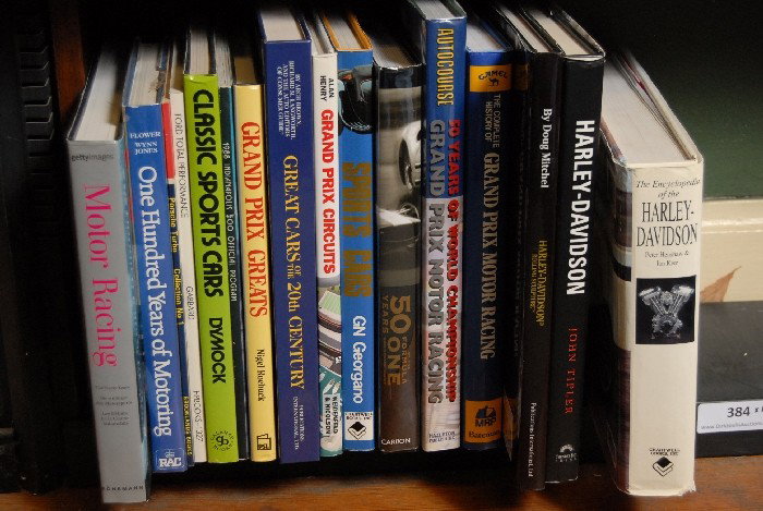 LOT OF 16 BOOKS ON AUTOMOBILES AND MOTORCYCLES: LOT OF 16 BOOKS ON AUTOMOBILES AND MOTORCYCLES, INCLUDING RACING, HARLEY DAVIDISON, AND GRAND PRIX.