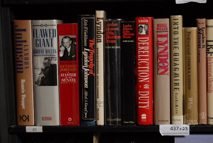 LOT OF 23 BOOKS ON PRESIDENTS: LOT OF 23 BOOKS ON PRESIDENTS, INCLUDING LYNDON JOHNSON AND JOHN KENNEDY.