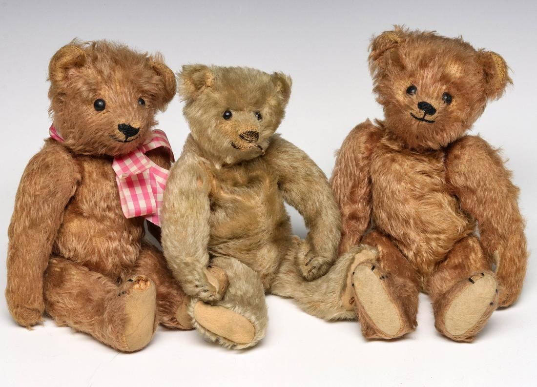 THREE ANTIQUE BEARS OF THE TYPE AND STYLE OF STEIFF (1 of 9)