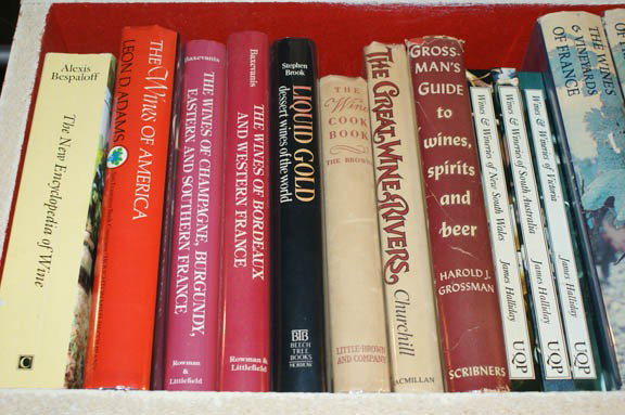 LOT OF 22 BOOKS ON WINE AND SPIRITS: LOT OF 22 BOOKS ON WINE AND SPIRITS