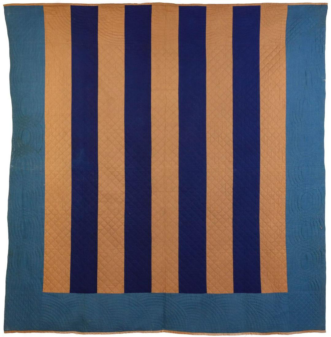AN EARLY 20TH CENT. AMISH QUILT WITH FLOATING BLUE BARS (1 of 16)