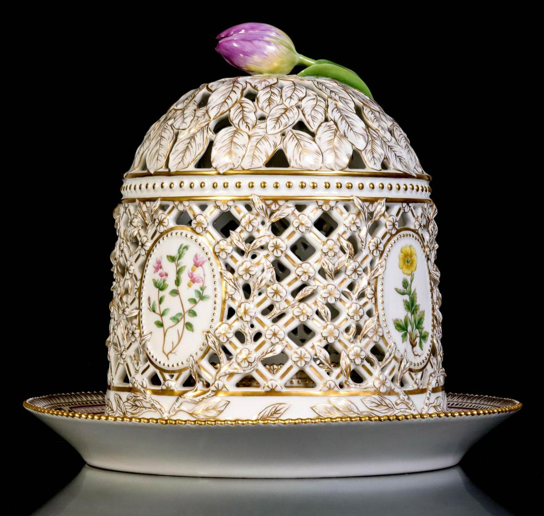 A FINE AND RARE ROYAL COPENHAGEN FLORA DANICA ICE DOME (1 of 19)