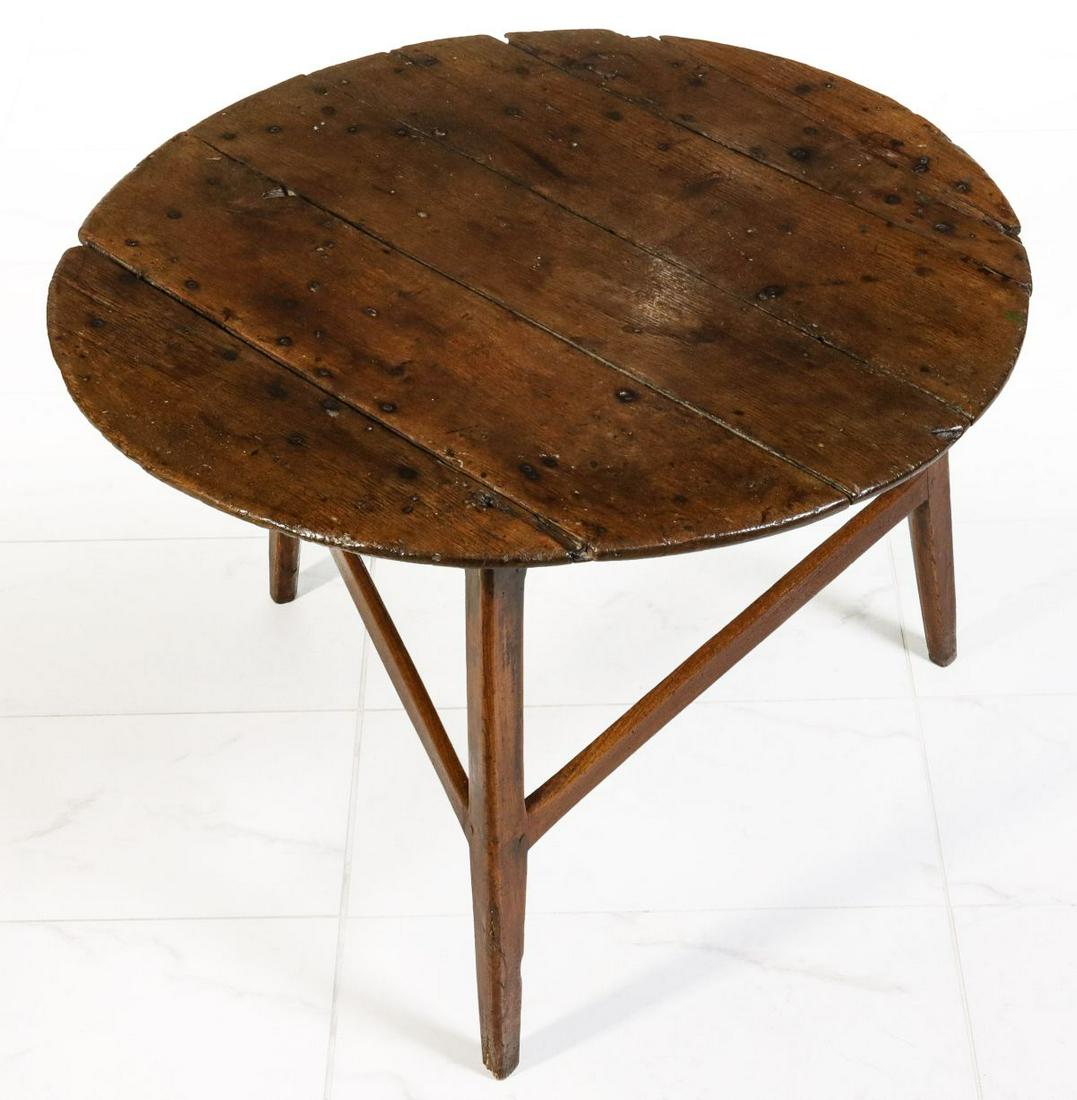 A 17TH/18TH CENTURY ELM CRICKET TABLE (1 of 5)