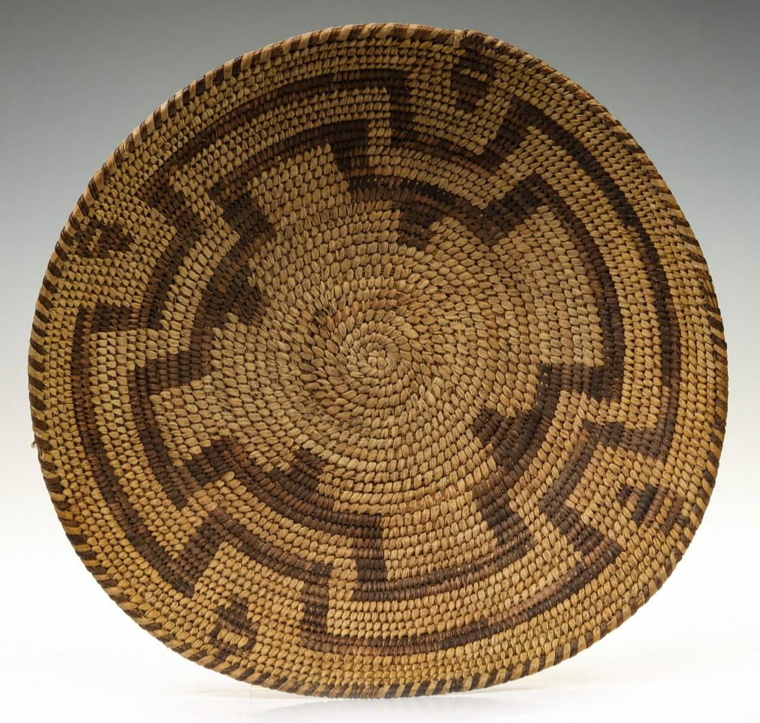 A CIRCA 1900 PIMA BASKETRY TRAY WITH FIGURES (1 of 7)