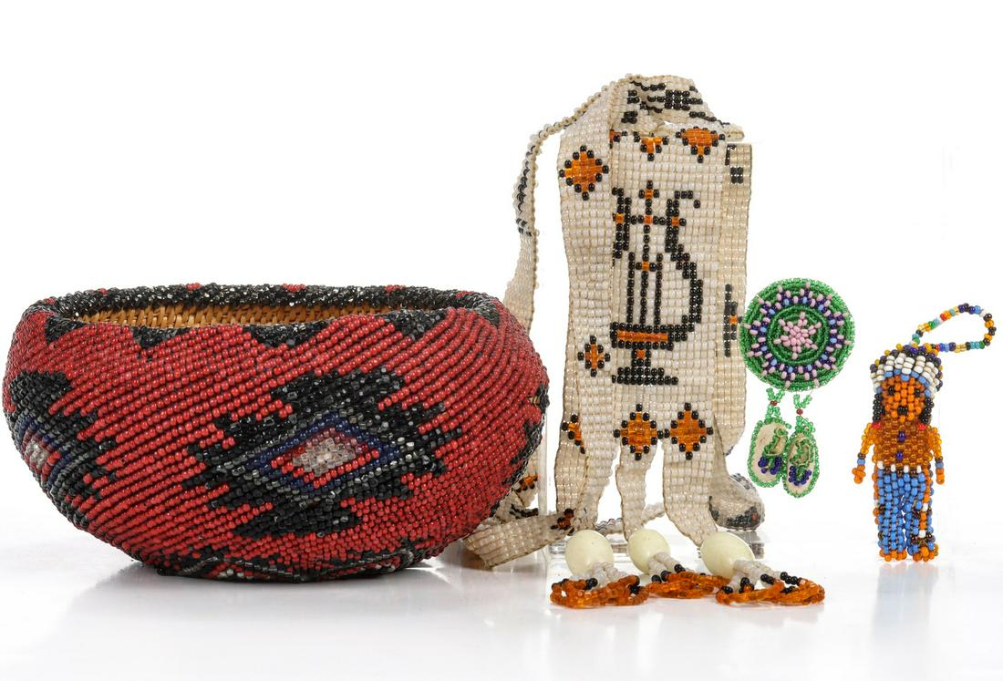 AN EARLY 20C. BEAD DECORATED BASKET ATTR PAIUTE, MORE (1 of 12)