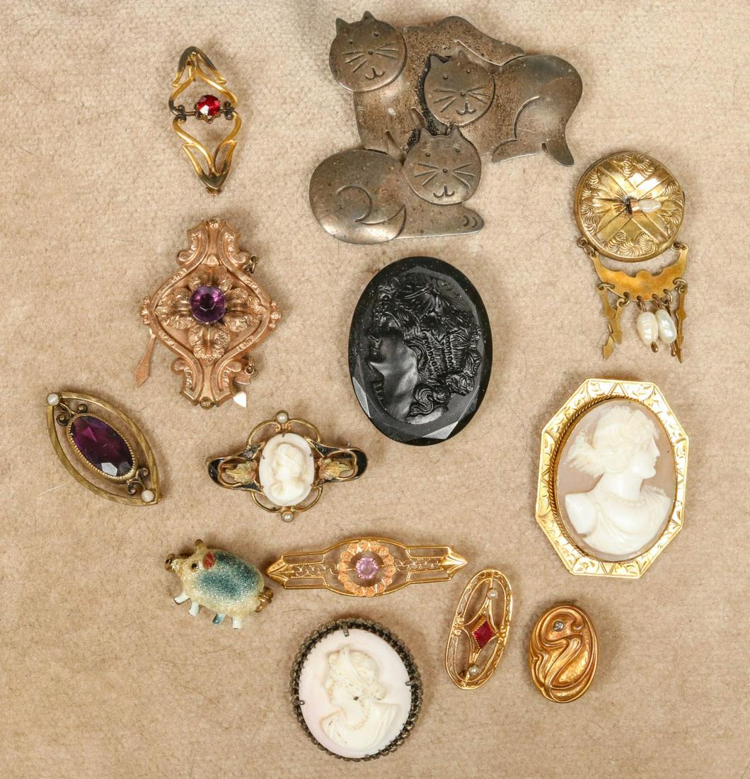 A COLLECTION OF GOLD AND OTHER VICTORIAN JEWELRY (1 of 9)