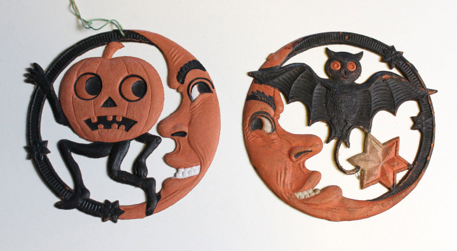 DIE-CUT EMBOSSED HALLOWEEN DECORATIONS MKD GERMANY (1 of 7)