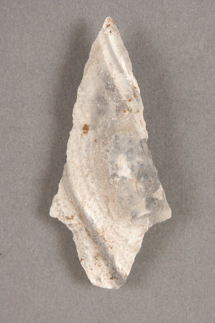 2.75" DICKSON POINT, MONTINEAU, MO. : Found by Guy Noland Aug. 31, 1994 along with the point from lot 62. 2.75 x 1.25 inches.