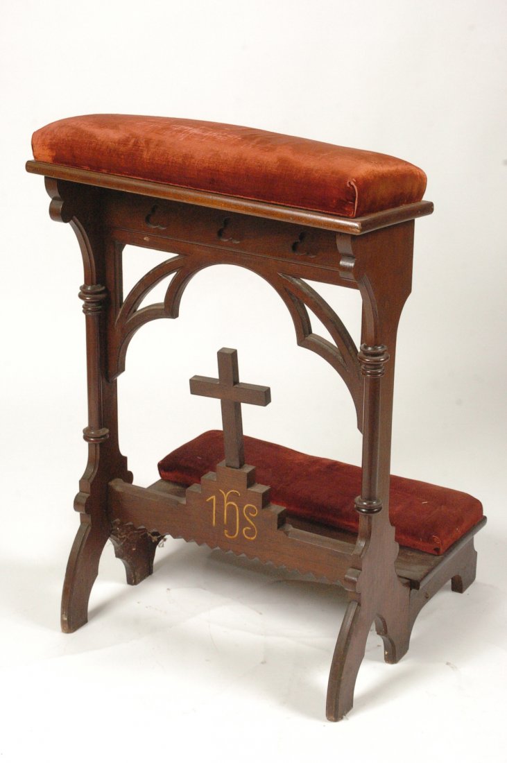 VICTORIAN WALNUT PRAYER BENCH WITH GOTHIC ARCHES
