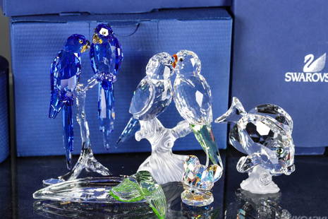 FIVE SWAROVSKI CRYSTAL FIGURES WITH BOXES: 1. Hyacinth Macaws, signed Wattens, 5004730. 2. Budgies A 7651 NR 000 012/680627. 3. Blue Tang Fish, A 9100 NR 000 067/883822. 4. 2008-2010 Wildlife Eplaquswaro 50467. 5. Replica Mounse 5134826. All w