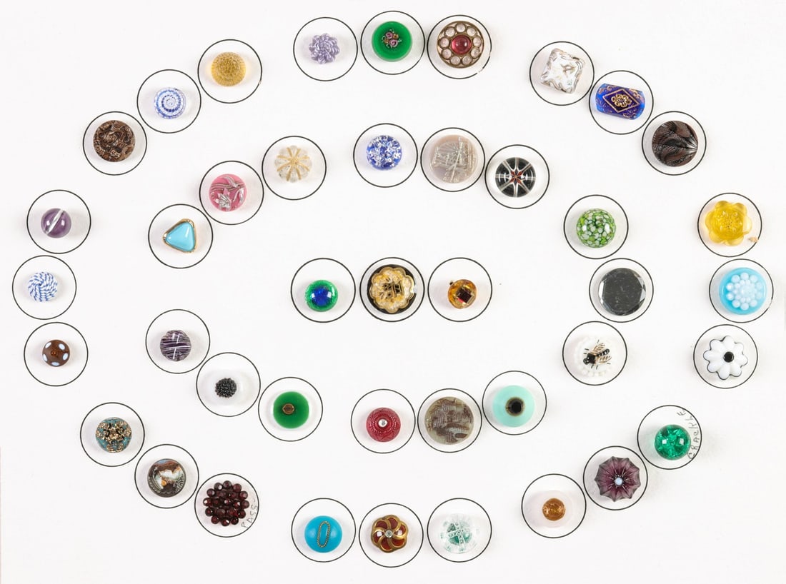A COLLECTION OF ANTIQUE ART GLASS SEWING BUTTONS (1 of 9)
