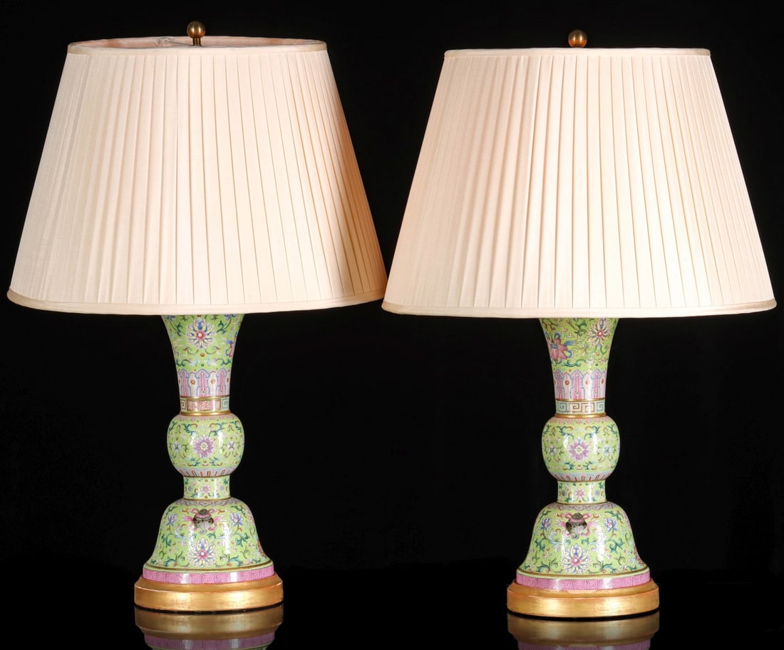 A PAIR ANTIQUE CHINESE PORCELAIN VASES NOW TABLE LAMPS (1 of 13)