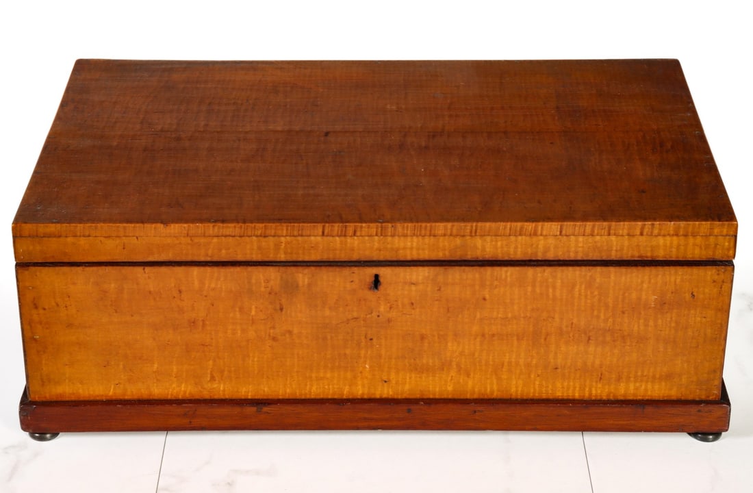 A FINE AND HIGHLY FIGURED 19TH CENTURY TIGER MAPLE BOX (1 of 10)