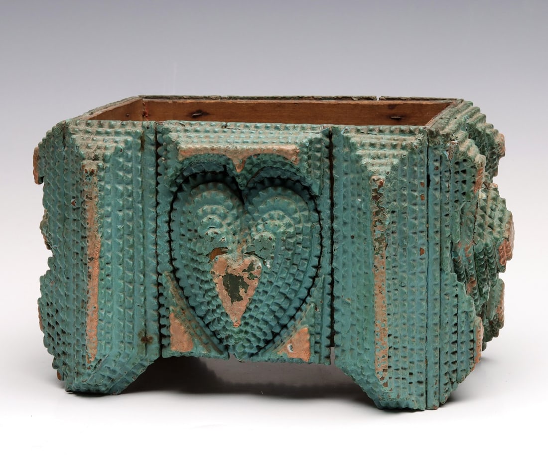A TRAMP ART BOX WITH HEART IN TWO COLORS OF OLD PAINT (1 of 13)