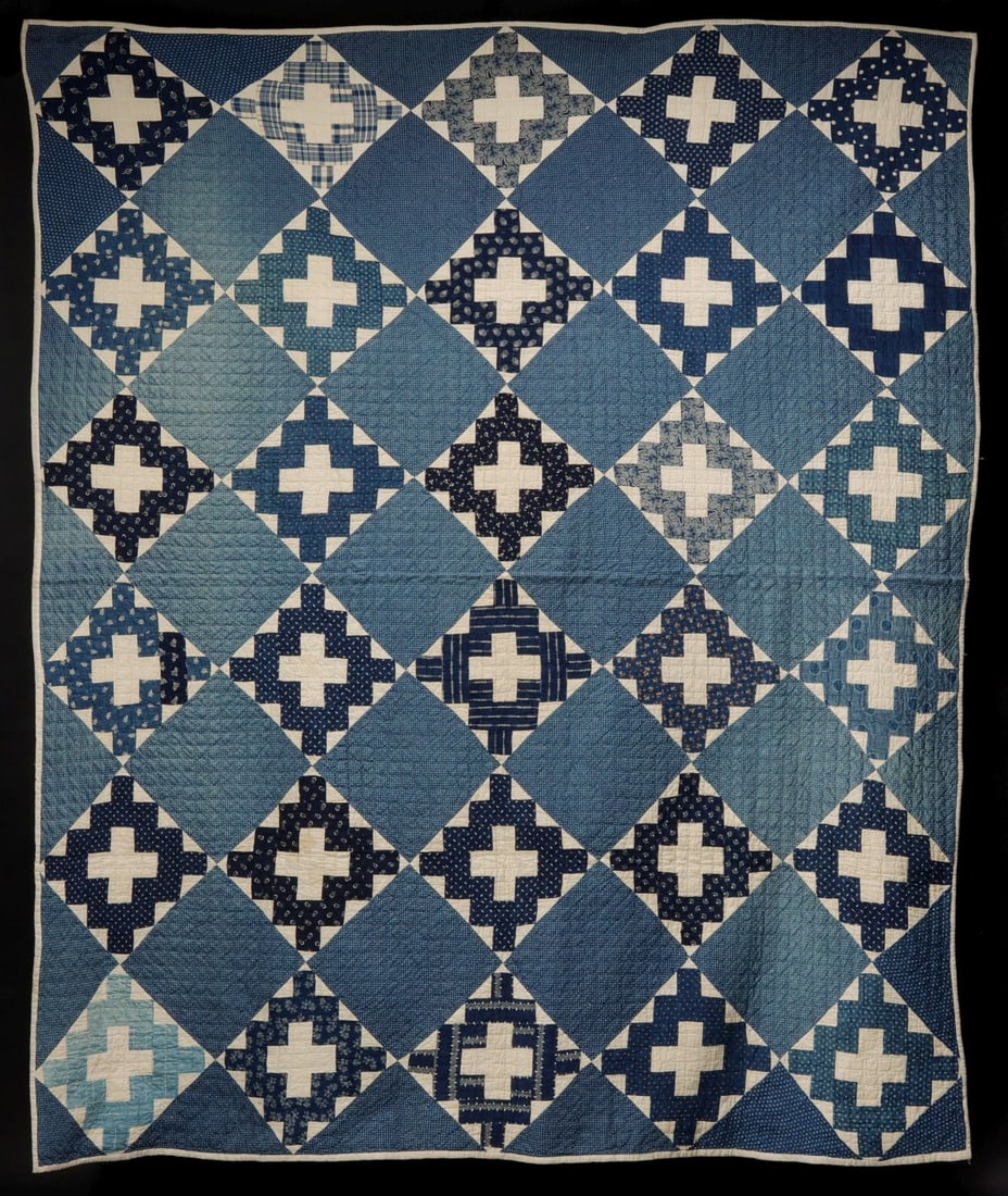 AN EARLY 20TH CENT BLUE AND WHITE ALBUM PATTERN QUILT (1 of 13)