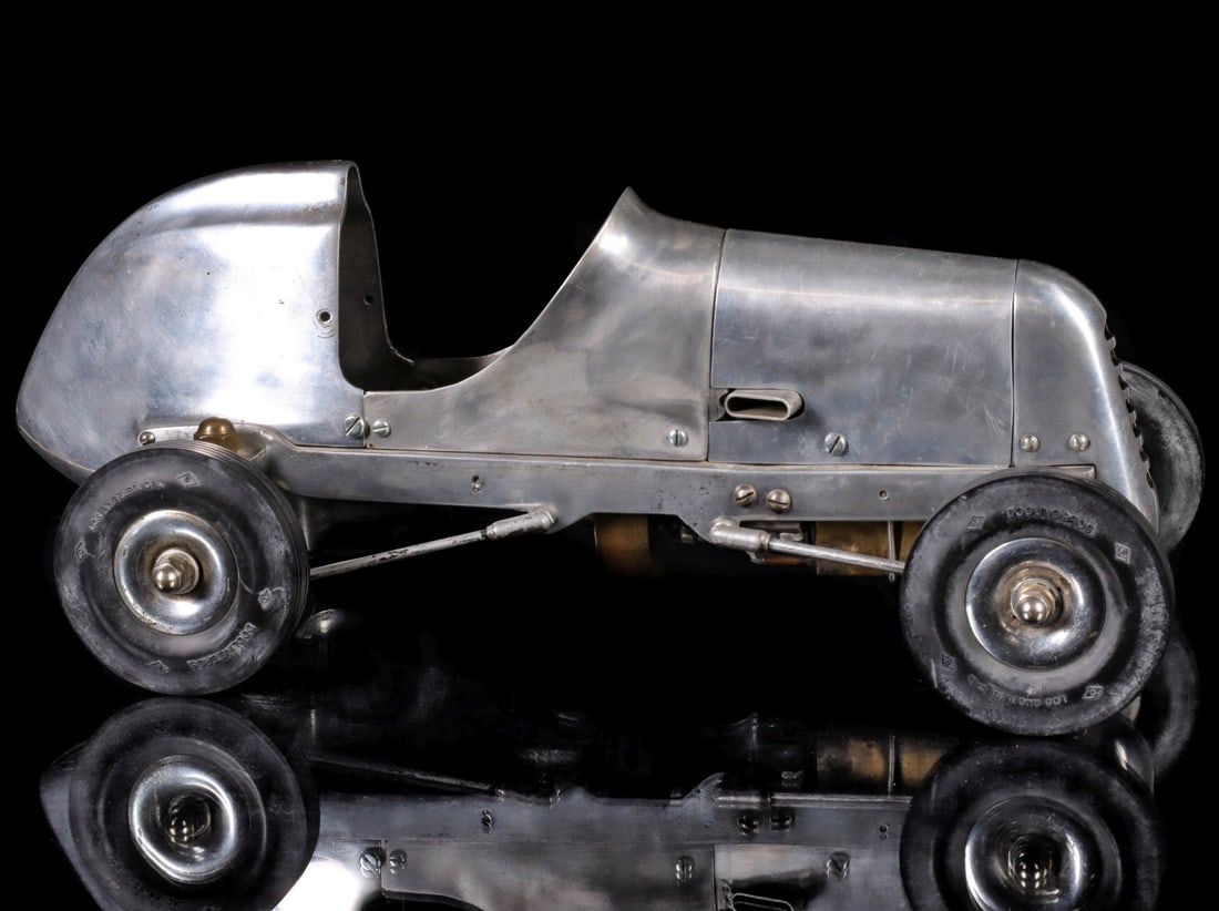 A 1939 DOOLING BROTHERS 'MERCURY' REAR DRIVE TETHER CAR (1 of 8)