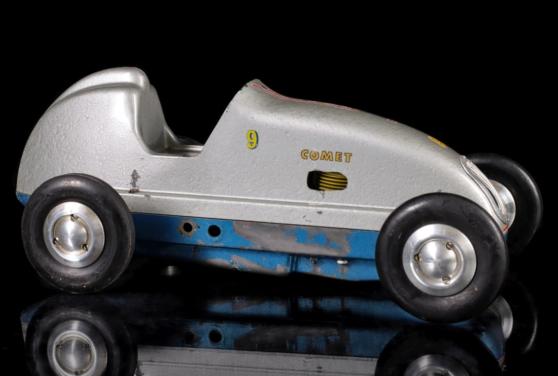 A 1940s DOOLING BROTHERS REAR WHEEL DRIVE TETHER CAR (1 of 8)