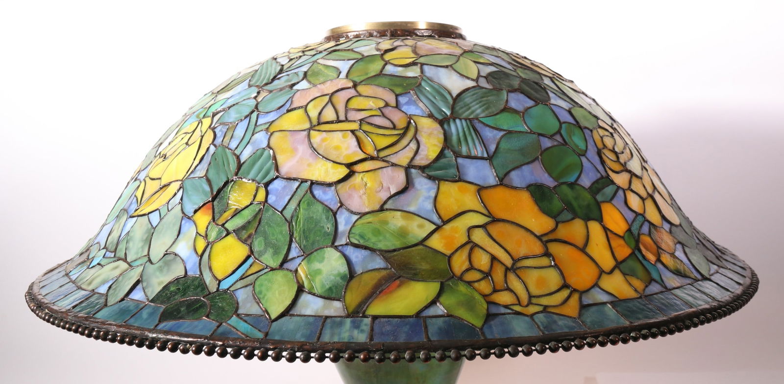 A CONTEMPORARY 25-INCH FLORAL PATTERN LEADED SHADE (1 of 6)