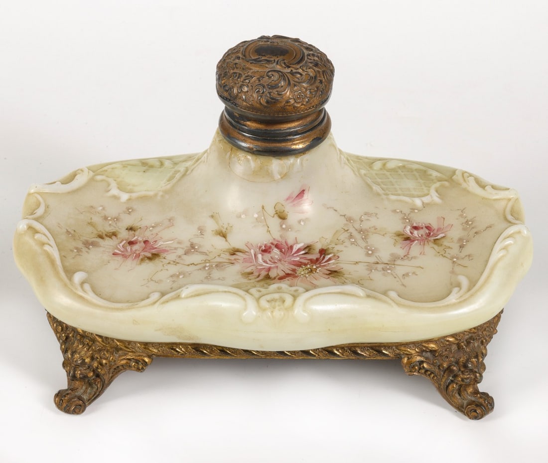A RARE WAVECREST ART GLASS INKWELL (1 of 8)