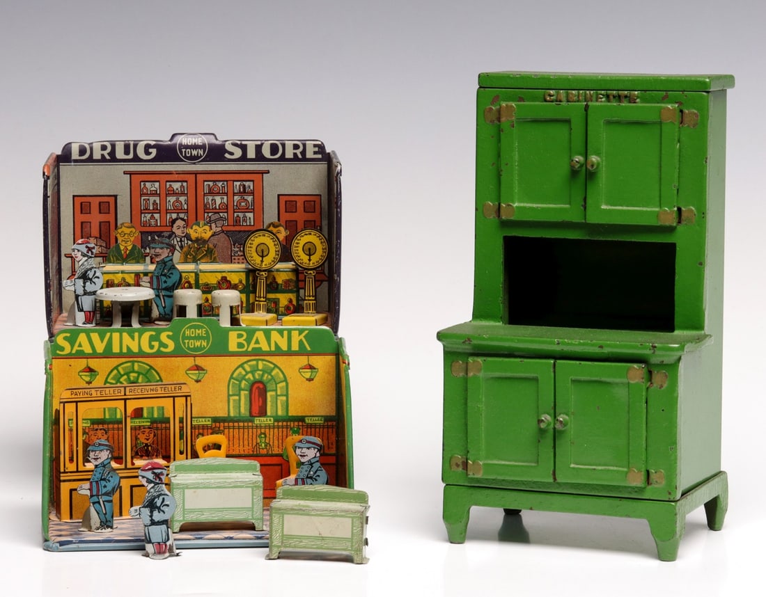LOUIS MARX TIN LITHO 'PLAYSETS' & ARCADE IRON CABINETTE (1 of 13)