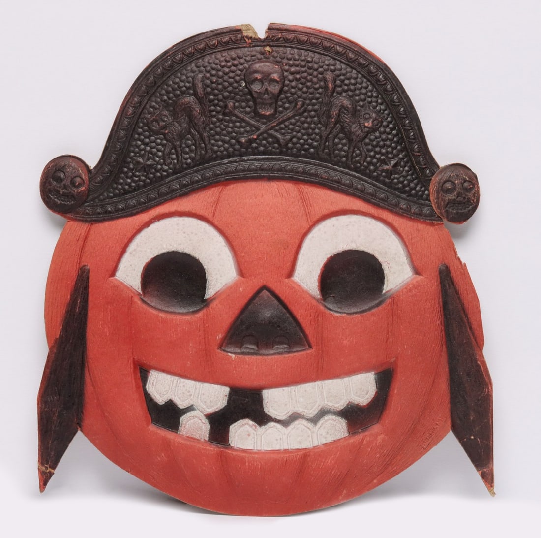 DIE-CUT EMBOSSED HALLOWEEN DECORATIONS MKD GERMANY (1 of 16)