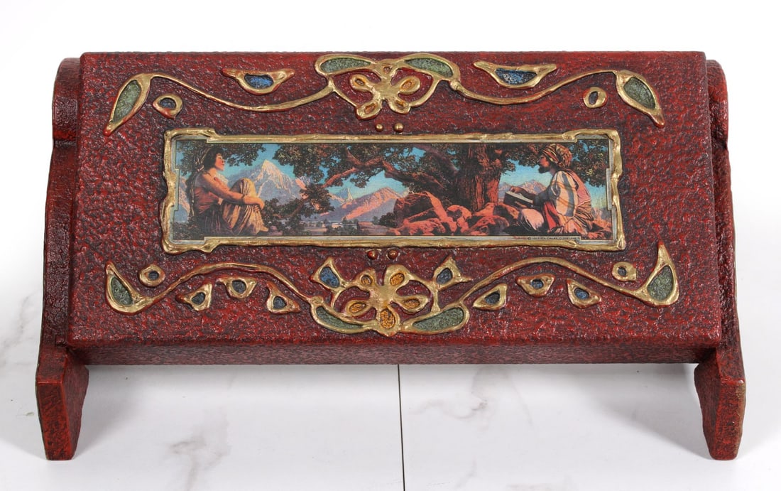 A RARE CANDY BOX WITH MAXFIELD PARRISH ILLUSTRATION (1 of 7)