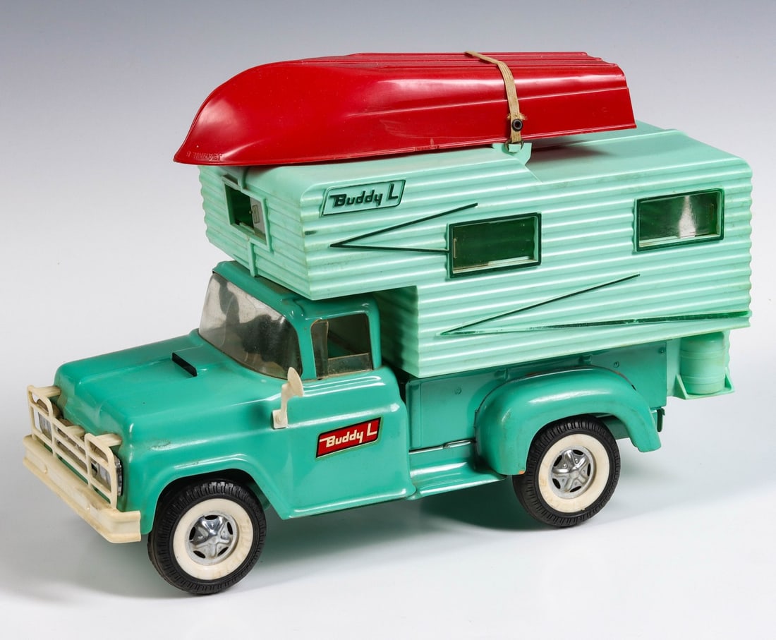 A BUDDY L CAMPER TRUCK NO. 5433 WITH ORIGINAL BOAT (1 of 13)