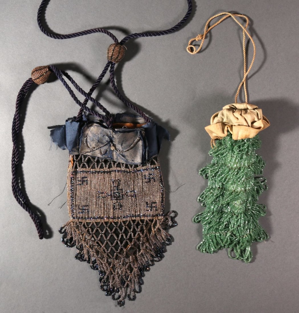 A COLLECTION OF FOUR ANTIQUE BEADED DRAWSTRING PURSES (1 of 4)