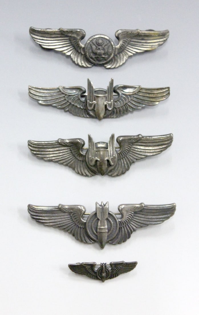 FIVE STERLING AAF WINGS, BOMBARDIER, GUNNER, AIR CREW: Includes two Aerial Gunner wings, one maker marked Moody bros, a Bombardier wing - all 3 inch pin backs, and a clutchback Air Crew wing. Also a 1.5 inch sterling pinback Bombardier wing. We happily pr