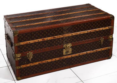 A FINE LARGE LOUIS VUITTON TRAVELING WARDROBE C. 1920s (1 of 20)