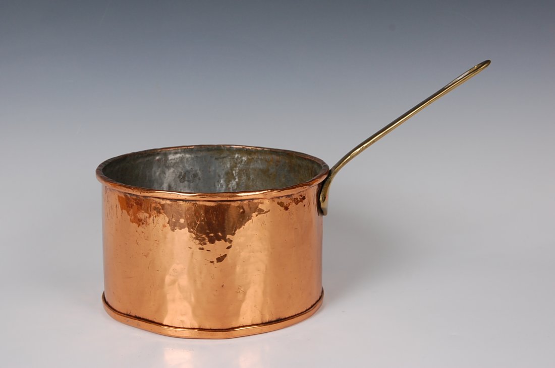 ANTIQUE COPPER SAUCE PAN: Measures 5 x 8 inches, 6.75 inch handle.