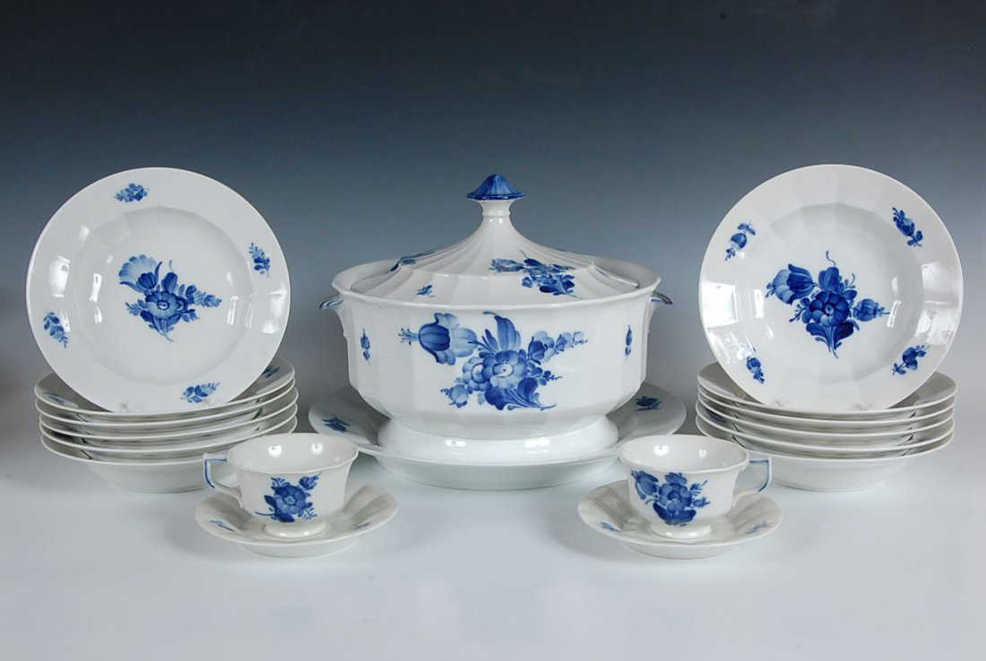 ROYAL COPENHAGEN 'BLUE FLOWERS' PATTERN CHINA