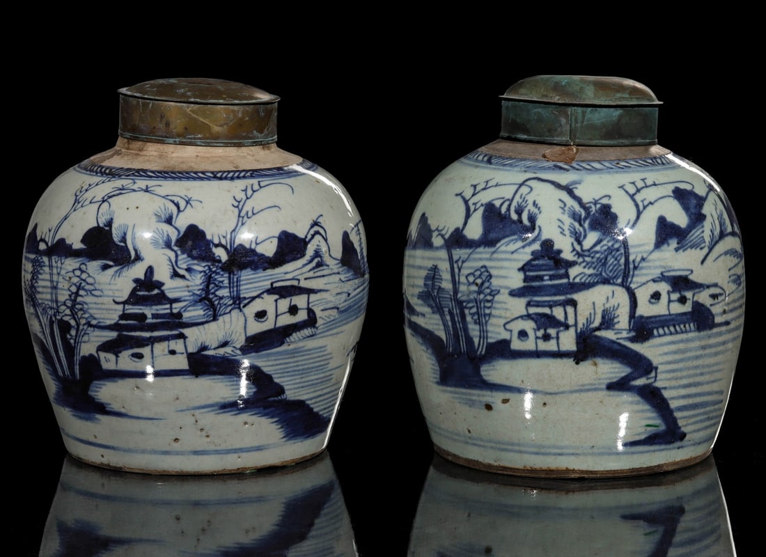 A PAIR CIRCA 1800 CHINESE EXPORT CANTON GINGER JARS (1 of 12)
