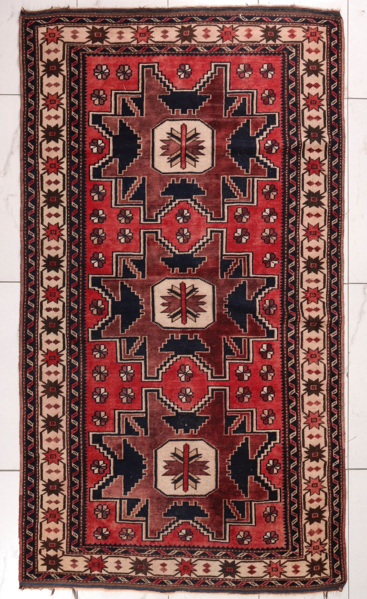 A HAND WOVEN LATE 20TH CENTURY KAZA CAUCASIAN RUG (1 of 6)