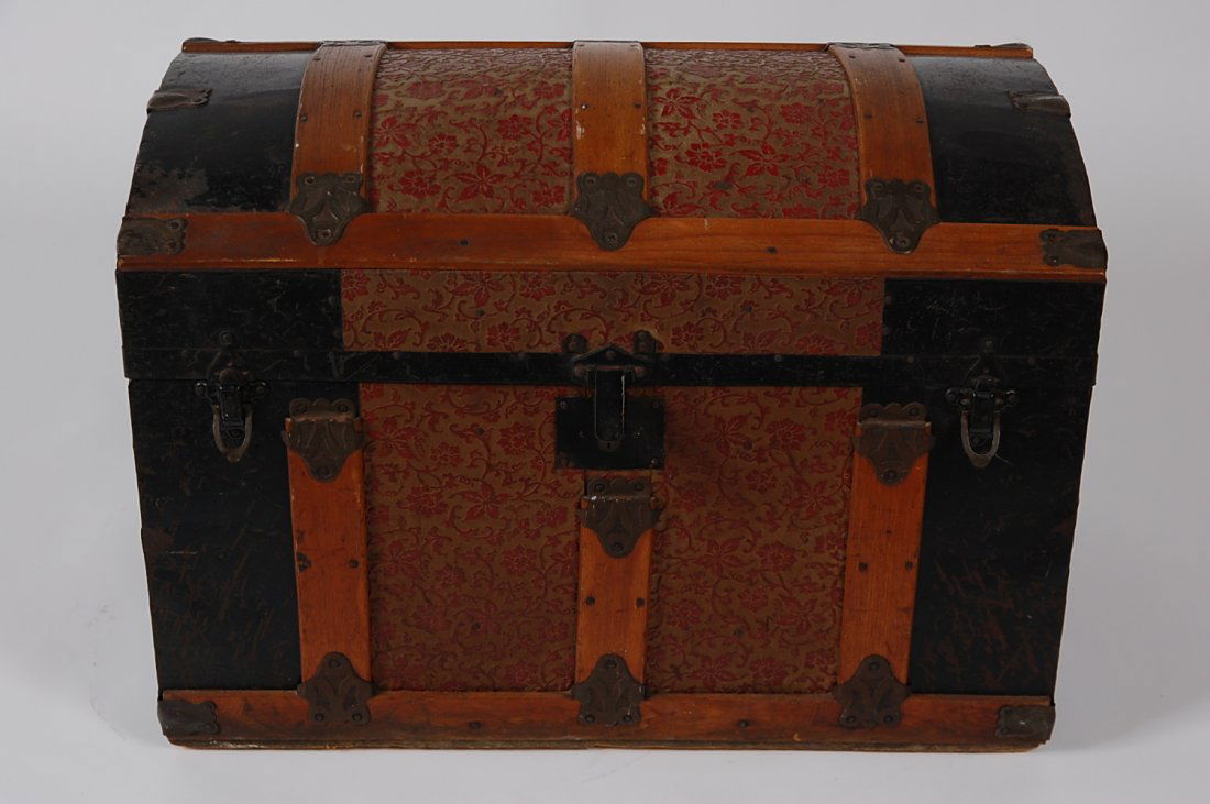 FANCY VICTORIAN LADIES TRUNK WITH DECORATED TILL: Ornate ladies travel trunk with original interior hatboxes and lift out till decorated with prints and patterns. Measures approximately 19.5 x 15.5 x 28 inches.