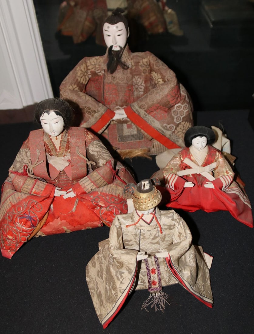 MEIJI PERIOD JAPANESE KIMEKOMI HINA DOLLS: The four dolls are found in their original costumes. The tallest measures 14 inches. Without proof of exemption, be aware that internet sales tax applies to all Internet transactions and local sales t
