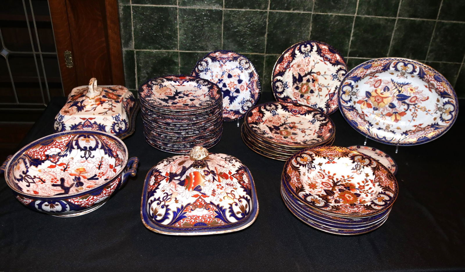 ASSEMBLED SET OF DERBY AND OTHER IMARI INFLUENCE CHINA (1 of 1)