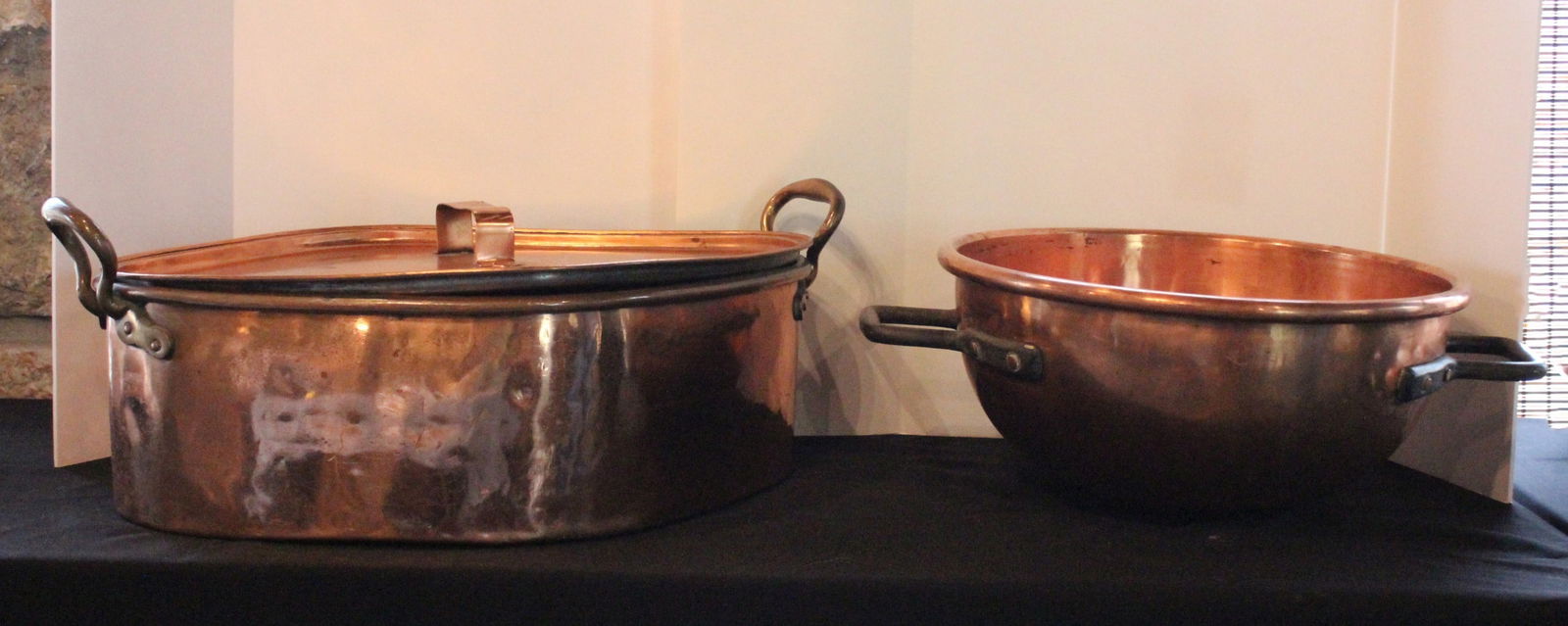 AN ANTIQUE COPPER TURBOTIERE PLUS A KETTLE W/ HANDLES (1 of 7)