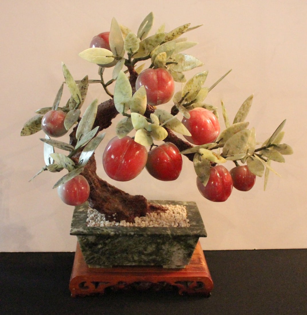 A VINTAGE CHINESE HARDSTONE FRUITING JADE TREE (1 of 6)