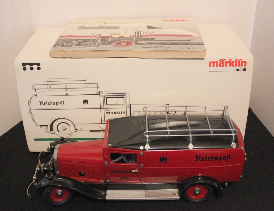 A 1989 MARKLIN REICHSPOST PANEL TRUCK NEW IN BOX (1 of 7)