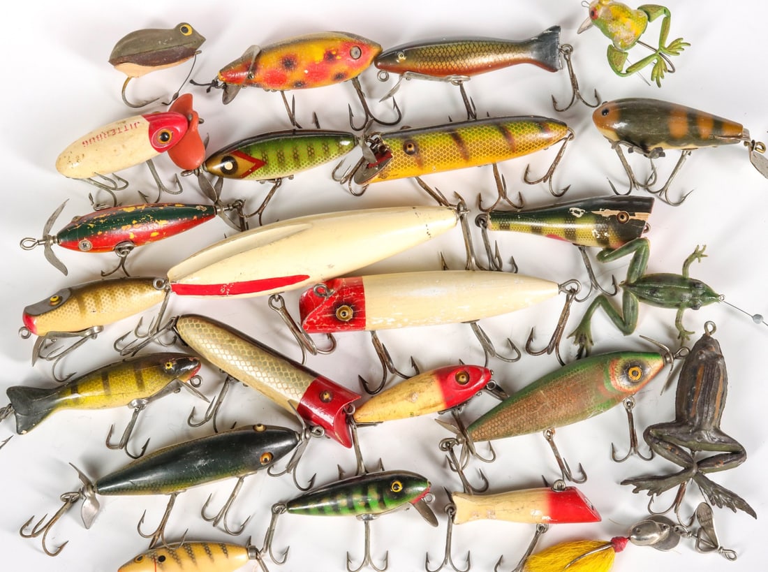 A COLLECTION OF TWENTY-FOUR VINTAGE FISHING LURES (1 of 5)
