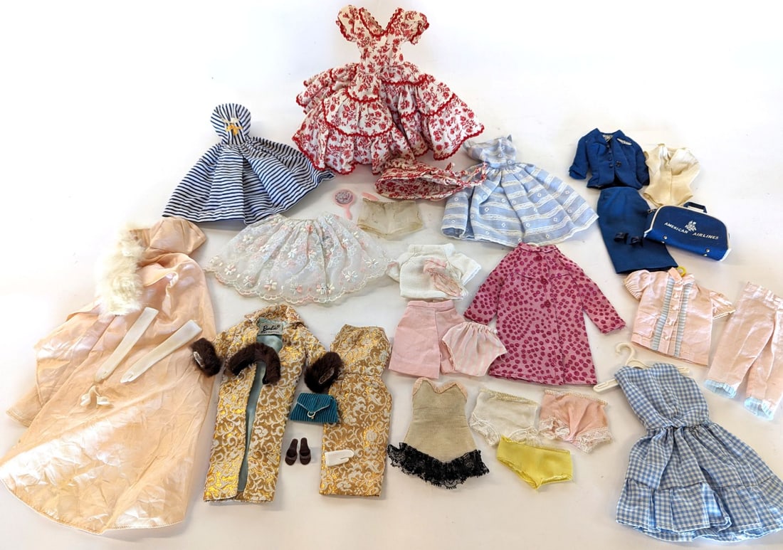 A COLLECTION OF VINTAGE 1960s BARBIE OUTFITS (1 of 8)