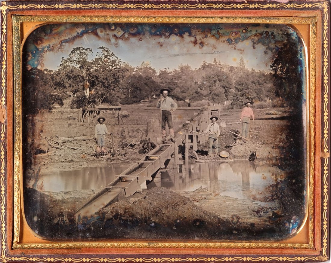 A NEWLY DISCOVERED HALF PLATE GOLD MINING DAGUERREOTYPE (1 of 16)