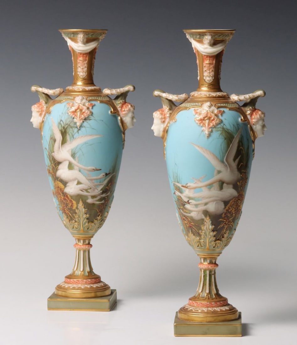 A FINE PAIR ROYAL WORCESTER BALDWYN FLYING SWAN VASES (1 of 20)