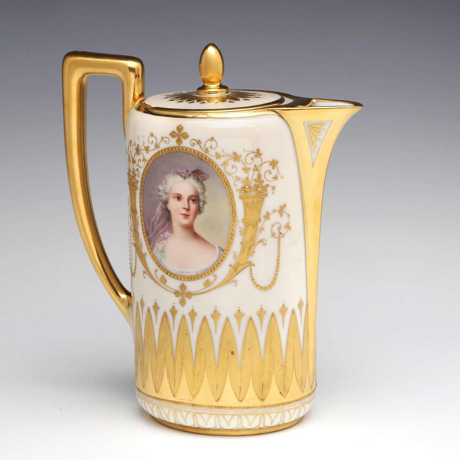 A FINE LAMM MARK DRESDEN CHOCOLATE POT WITH PORTRAITS (1 of 16)