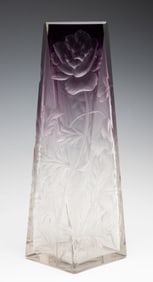 A FINE LARGE AMETHYST TO CLEAR INTAGLIO CARVED VASE