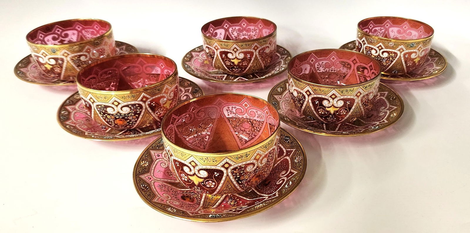 SIX MOSER GILT AND ENAMEL CRANBERRY GLASS FINGER BOWLS (1 of 16)